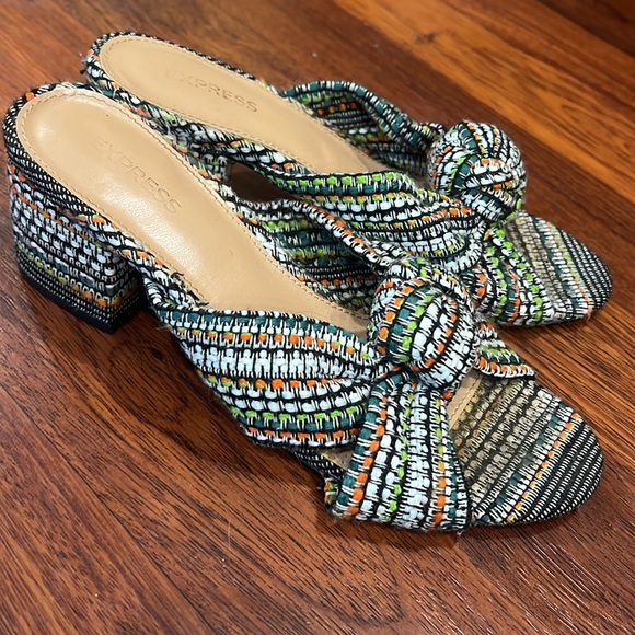 Express Knotted Fabric Slip-On Block Heel Sandals (6) - Picture 4 of 6